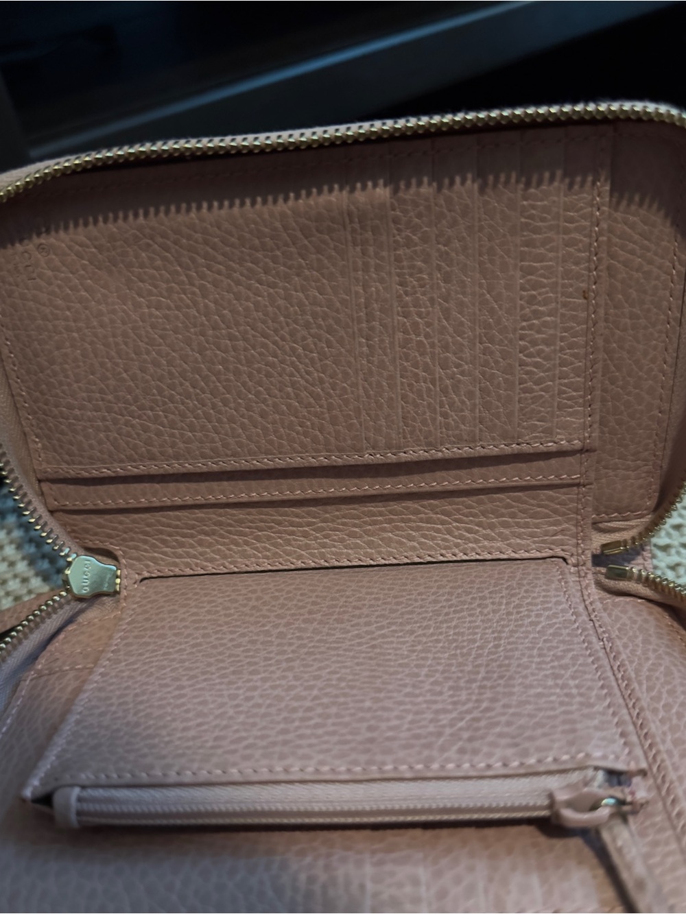 Authentic Gucci Pink Pebbled Zip Wallet - Picture 3 of 8